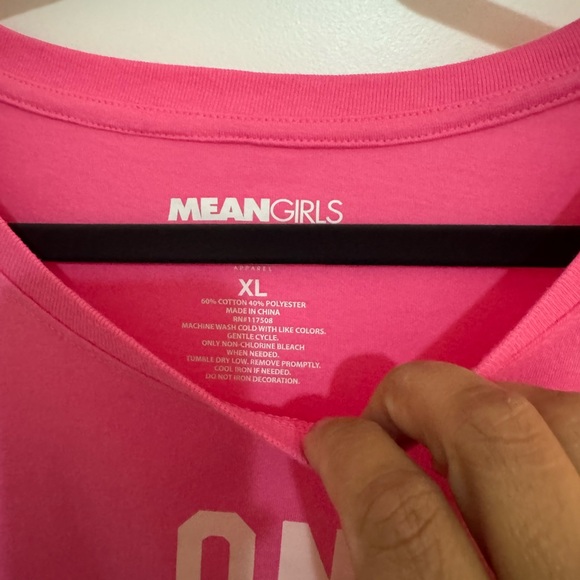 Mean Girls Pink Short Sleeve Tee size X-Large ptp 23 - Picture 3 of 5